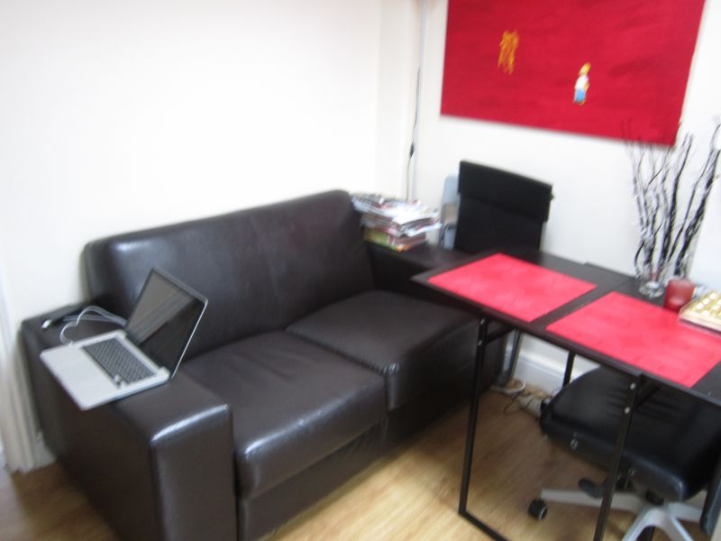 280 / week - Well arranged bright 2 bed flat available in February next to Hammersmith station 