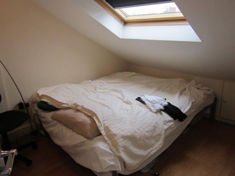 1 double bedroom bright top floor flat - 245pw available in February - West Kensington