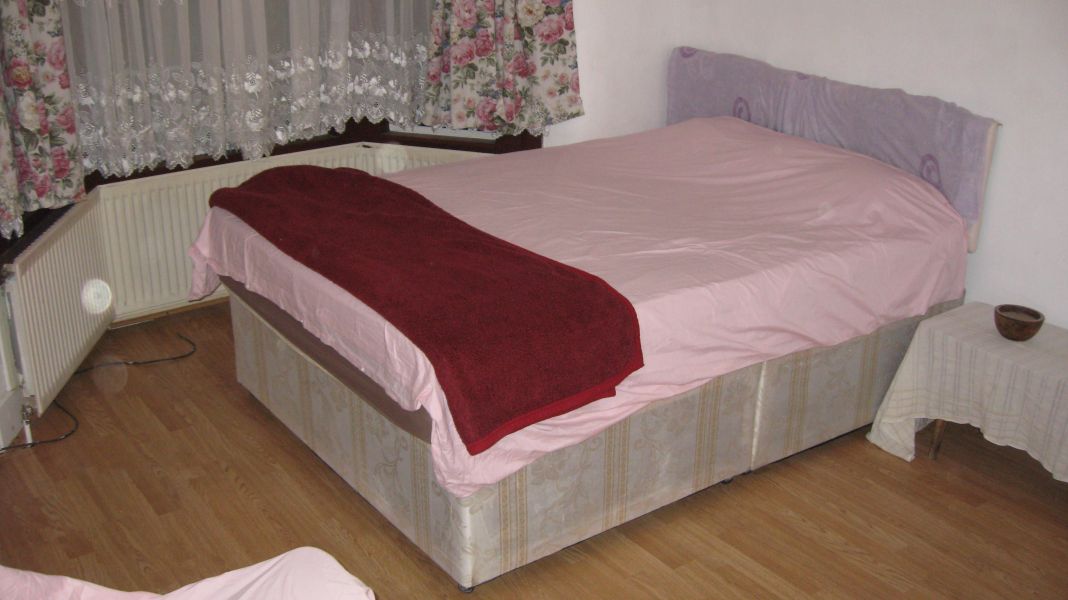 Three Double rooms available for single female or two females or couple