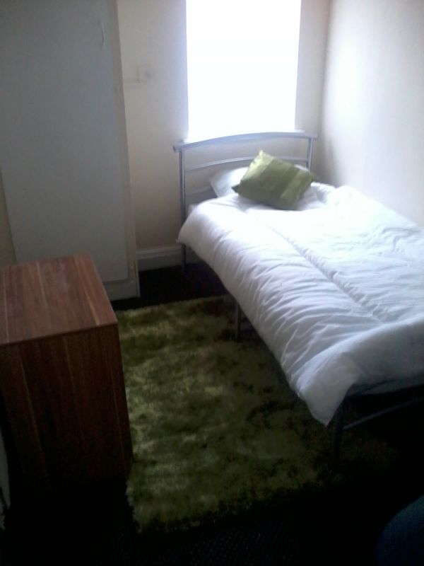 Double room to rent in shared house - fully inclusive