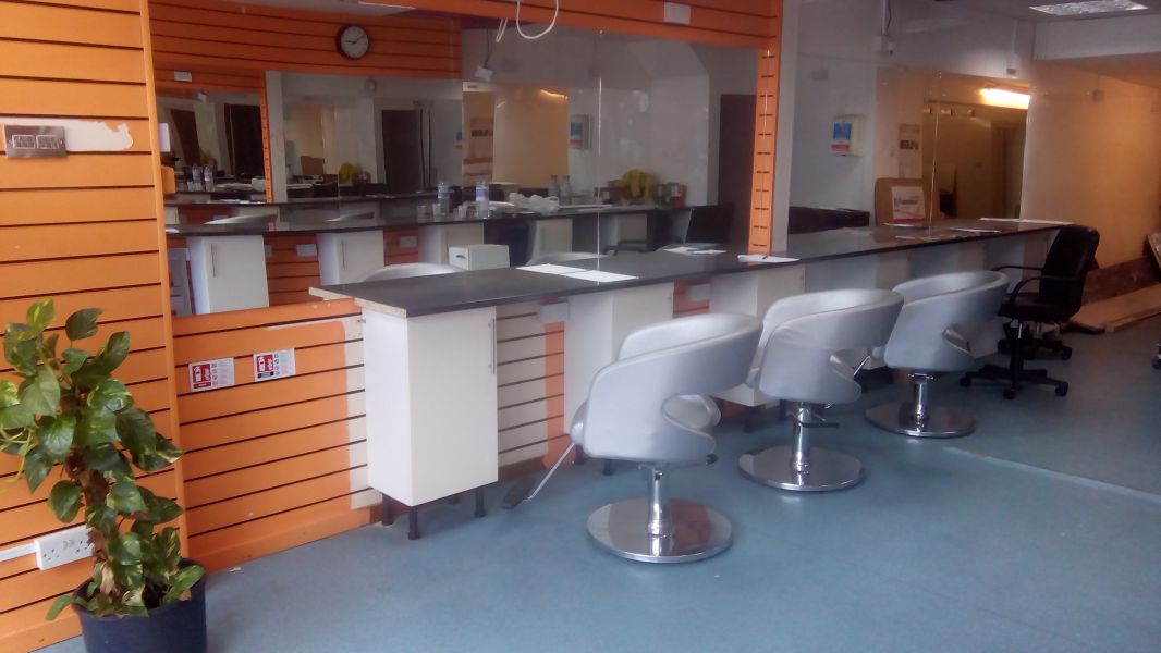 Shop, Office, Desk Space, Barber Chairs to Let