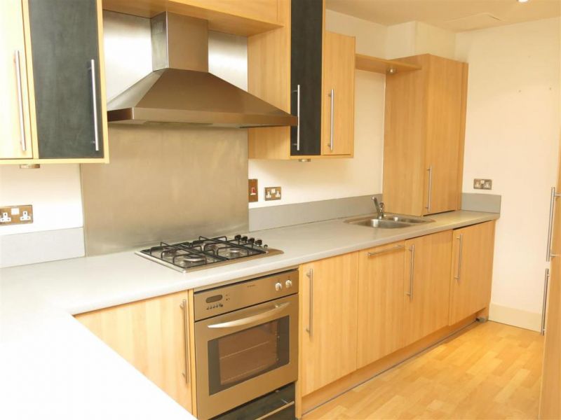 2 bed self catering apartment to rent close to city centre