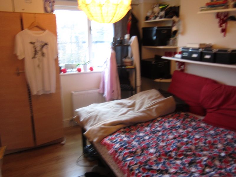 £280 / week - Well arranged bright 2 bed flat available in February next to Hammersmith station 