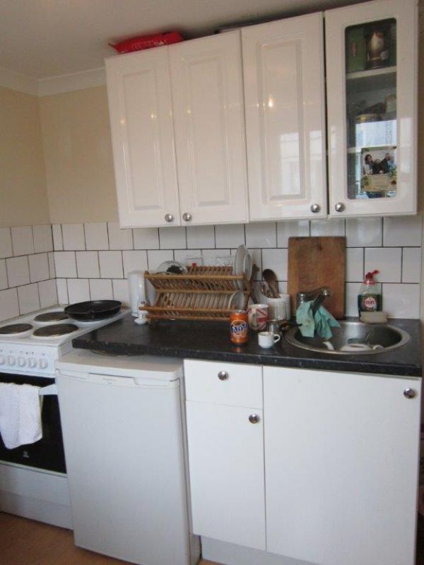 1 double bedroom bright top floor flat - £245pw available in February - West Kensington