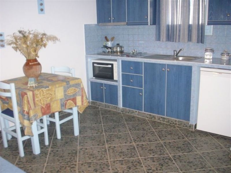 Greece Cyclades island of Milos rent rooms , studios, apartment